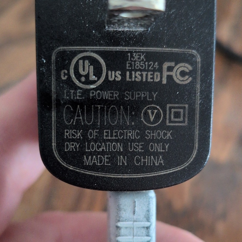 Motorola Micro-USB Wall Charger SKN5004A Black with Charging Cable - Picture 2 of 5